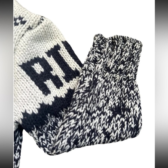 Baby Gap Cableknit Sweater Baby Size 12-18 Months  Worn Winter Clothes - Picture 3 of 7